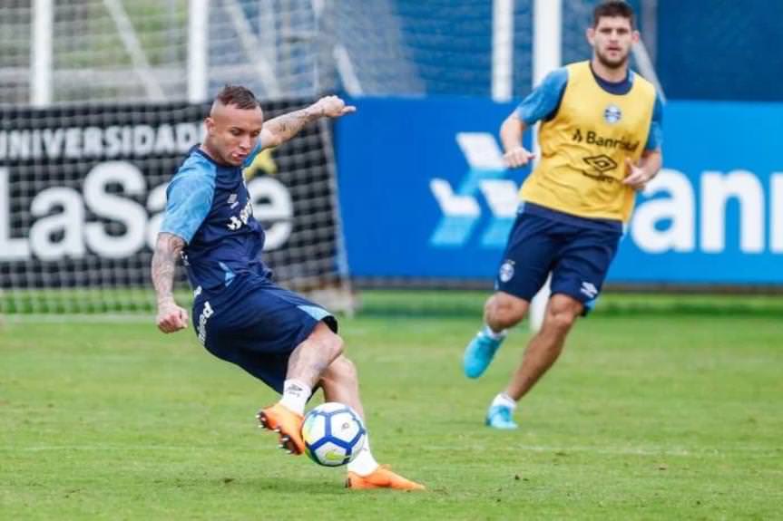 Everton descarta favoritismo do Grêmio no Gre-Nal