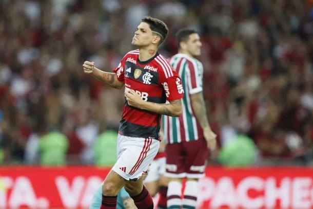 Ayrton Lucas destaca força defensiva do Flamengo em vitória sobre o Fluminense