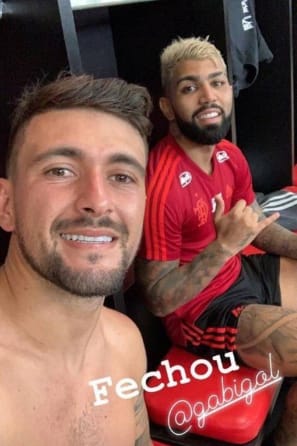 Confirmados como reforços pelo Fla, Arrascaeta e Gabigol treinam juntos no Ninho do Urubu