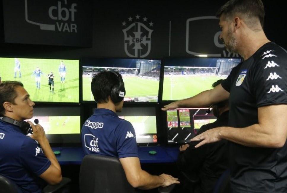 O que muda com novas linhas do VAR que serão testadas em Palmeiras x Flamengo na Supercopa?