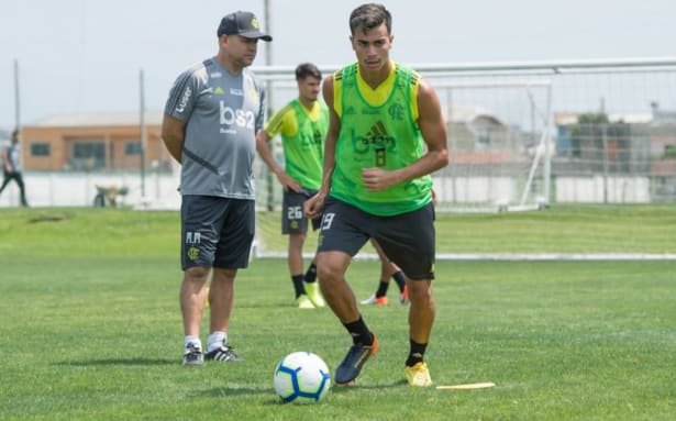 Com Reinier, Flamengo treina em Curitiba antes de embarcar para o Ceará