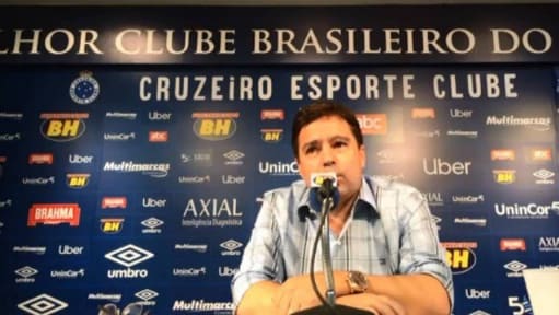 Dirigente do Cruzeiro diz que Dedé é inegociável e que não recebeu proposta oficial do Fla por De Arrascaeta