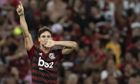 Dirigente do São Paulo revela que tentou mudar rumo de Rodrigo Caio e faz elogios ao jogador