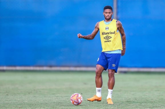 Com mistérios, Grêmio faz último treino antes de pegar Juventude