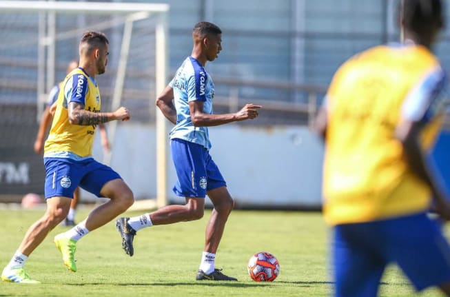 Jean Pyerre quer Grêmio atento contra o São Luiz e minimiza desfalques da defesa