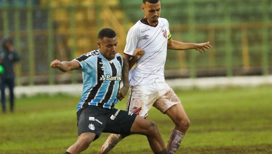 Grêmio sofre virada e é eliminado pelo Athletico-PR na Copinha