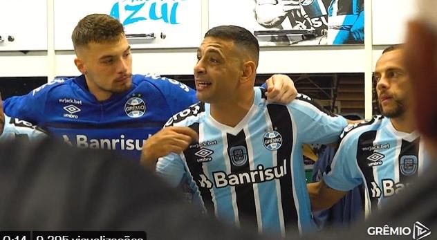 Veja os bastidores da vitória do Grêmio sobre o Vila Nova, no vestiário, Geromel pede para jogadores valorizarem a camisa do Grêmio