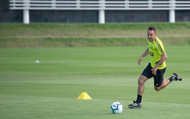 Treino mantém dúvidas, e Fla terá ao menos uma mudança contra o Inter