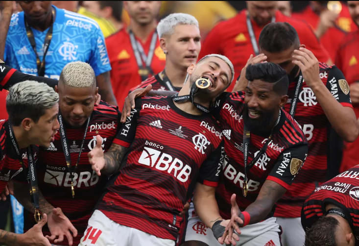 Os números e títulos de Arrascaeta, que fará 200 jogos pelo Flamengo