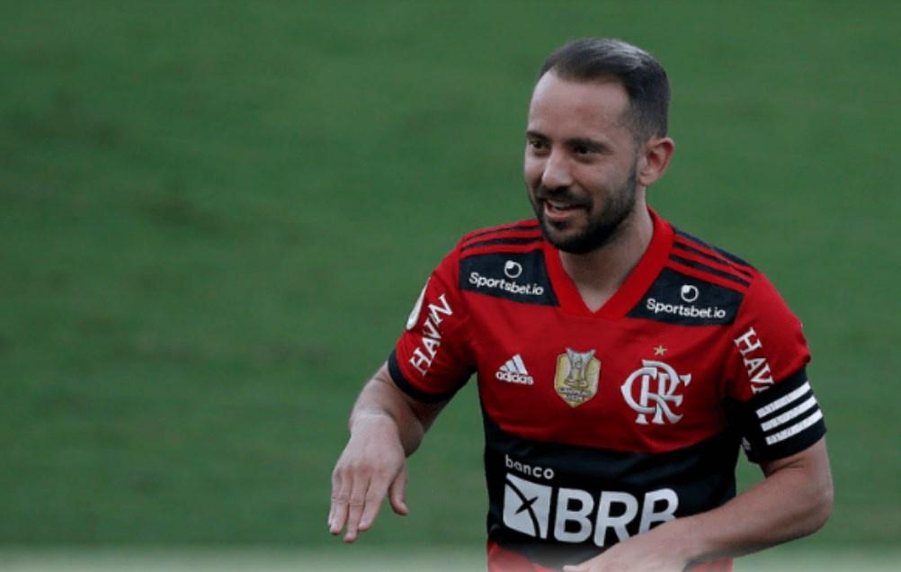 Foi conversar! Everton Ribeiro toma atitude e vai atrás de Paulo Sousa para mudar de função no time do Flamengo