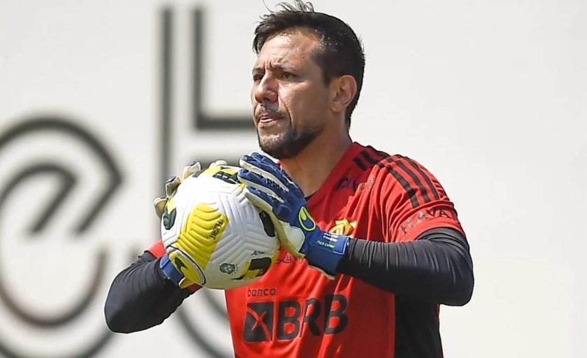 Vai o fica? Inter teria feito consulta a agente de Diego Alves para contar com goleiro do Flamengo em 2023