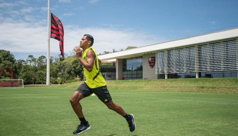 Primeiro reforço para 2020, Pedro Rocha ainda busca mais espaço no Flamengo
