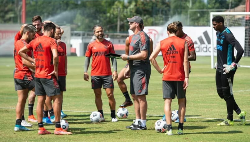 Rubro-negro busca tranquilidade em campo e apara arestas nos bastidores