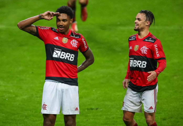 Michael e Vitinho encorpam números no Flamengo sob o comando do treinador