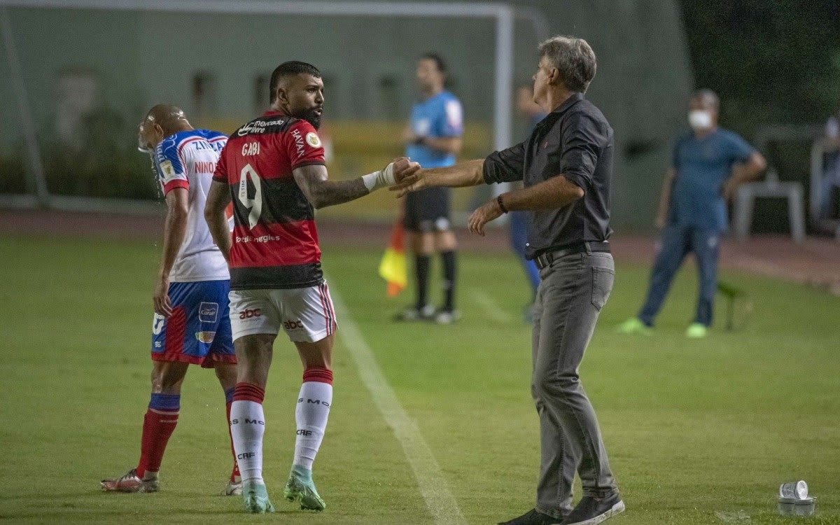 Comentarista minimiza trajetória de Renato Gaúcho e dispara: Não foi mais jogador que o Gabigol