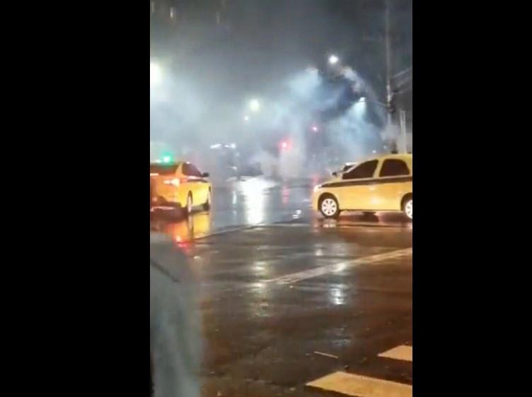 Policiais e torcedores entram em confronto nos arredores do Maracanã antes de jogo do Flamengo