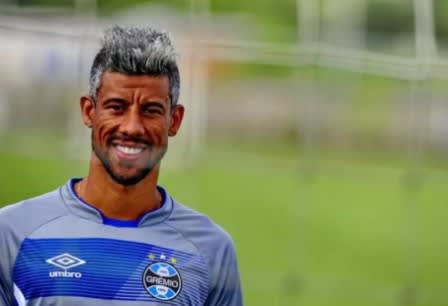 Léo Moura se diz a favor de revezamento no elenco do Grêmio