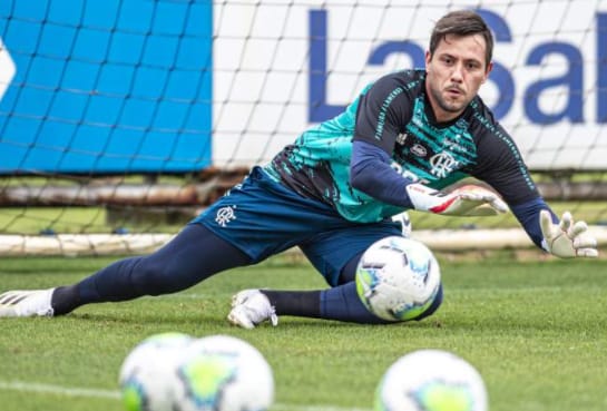 Renovação de Diego Alves com o Fla sofre paralização