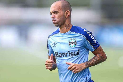 Tardelli volta a treinar e Grêmio está definido para pegar o Flamengo