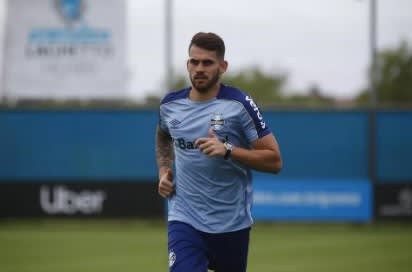 Antes de anúncio oficial, Felipe Vizeu treina com o grupo do Grêmio