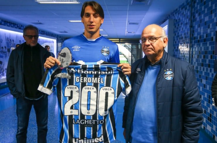 Pedro Geromel é homenageado pelo Grêmio