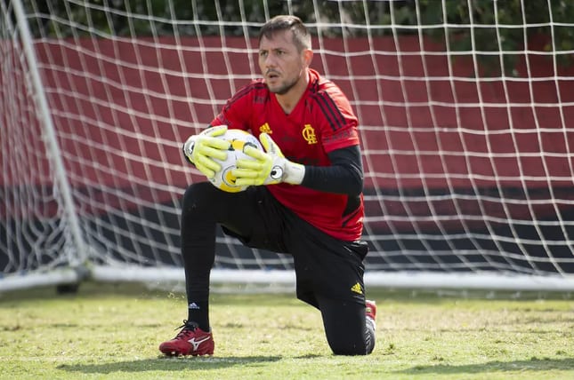 Com ingressos esgotados, Flamengo tem voltas de Diego Alves e Gustavo Henrique entre relacionados