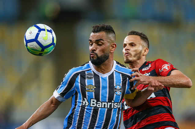 Resignados, gremistas pedem foco no Brasileiro e na Libertadores