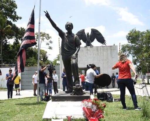 [COMENTE]: Imagem manchada? Flamengo busca se redimir com famílias do Ninho