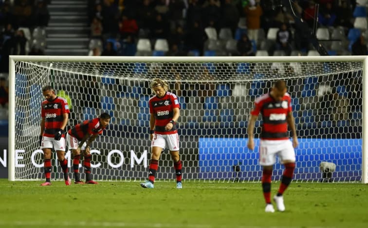 Flamengo sofre nove gols em três decisões e revive desequilíbrio defensivo