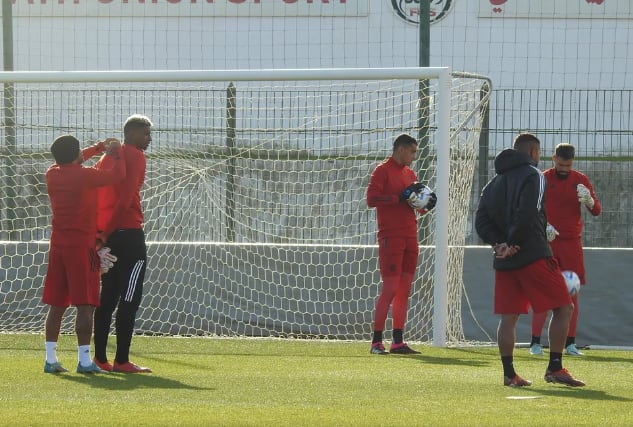 Por decisão de Vítor Pereira, Flamengo inscreve três goleiros no Mundial