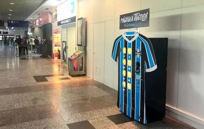 Grêmio disponibiliza primeira máquina que vende camisas oficiais