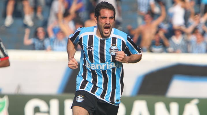 Ex-Grêmio e Boca, argentino Escudero anuncia aposentadoria do futebol