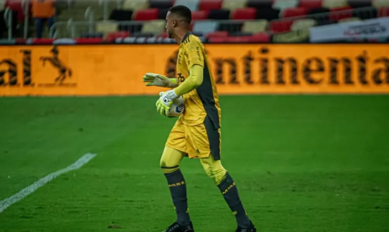 Goleiro do Flamengo é contratado pelo Sampaio Corrêa