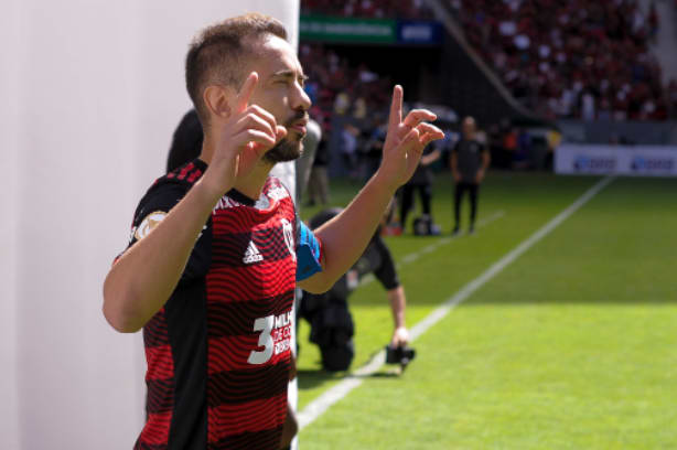 Everton Ribeiro defende trabalho de Paulo Sousa no Flamengo