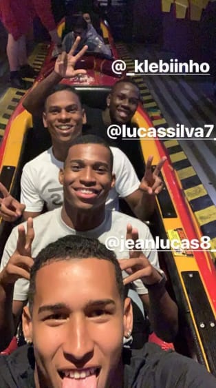 Herói na Florida, Jean Lucas curte montanha russa na disney