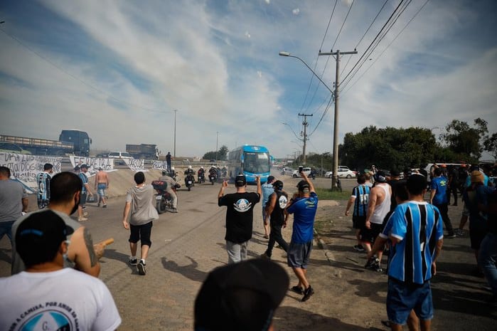 Justiça suspende por 180 dias organizadas e quatro envolvidos em protestos no CT do Grêmio