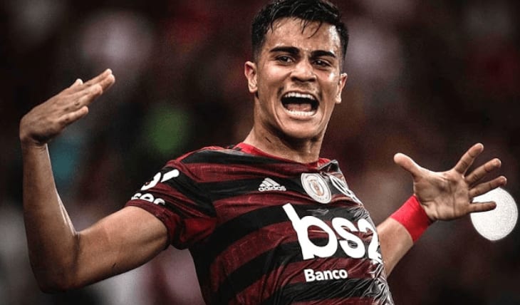 Reinier revela ajuda de Rafinha para se adaptar aos profissionais e aponta seus ‘mentores’ no elenco do Flamengo