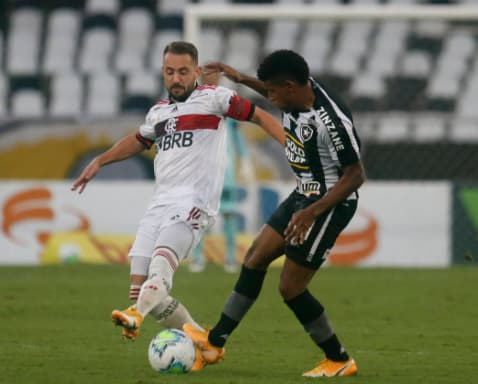 Botafogo e Flamengo duelam em clássico carioca no Nilton Santos