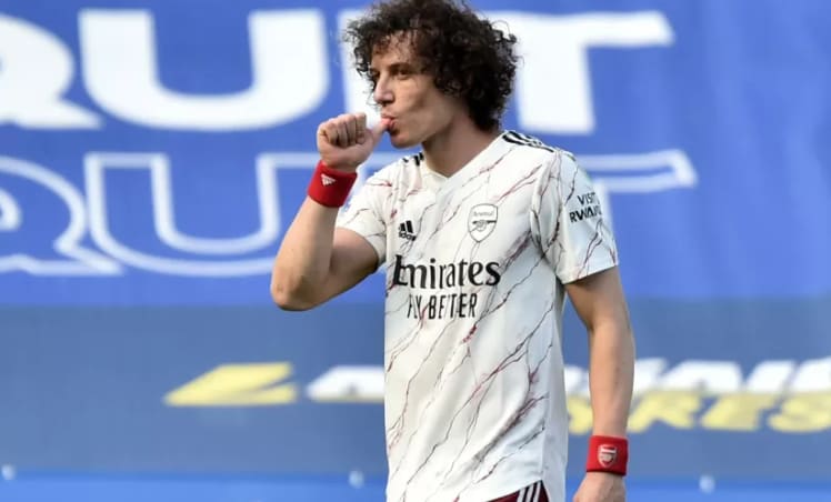 Torcedores usam redes para pedir David Luiz