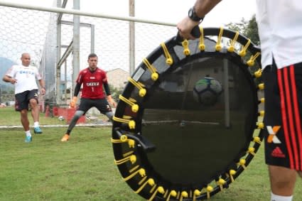 Bastidores: com respaldo da nova direção do Flamengo, Diego Alves atira, e fogo amigo atinge Noval