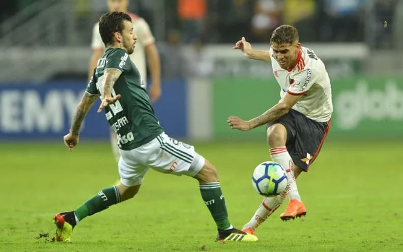 Levantamento aponta que Flamengo gastou menos que Palmeiras, até então, nesta janela