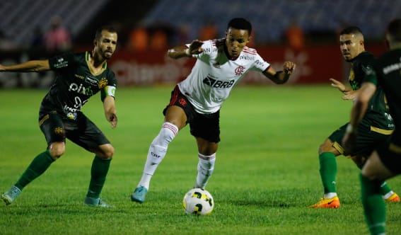 Lázaro comemora vantagem do Flamengo: Mais tranquilidade para a volta