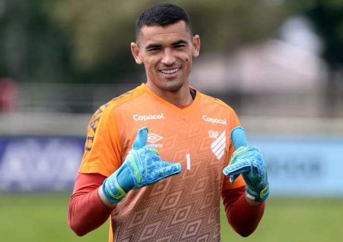 OPINIÃO: Santos não é fenomenal, mas é bom goleiro para o Flamengo