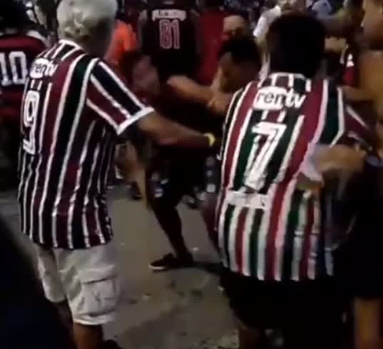 Torcedor que agrediu adversário é excluído de sócio-torcedor do Flamengo