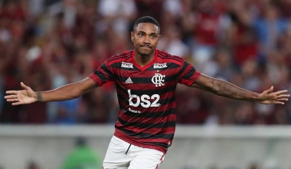 GOOOOOOOOOOLL! Vitinho abre o placar para o Flamengo