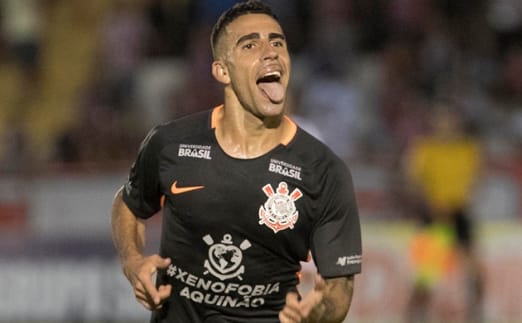 Com indefinição por Cuéllar, Al Hilal pode ir atrás de volante do Corinthians