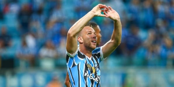 Barcelona e Grêmio se acertam, e Arthur se despede do Tricolor