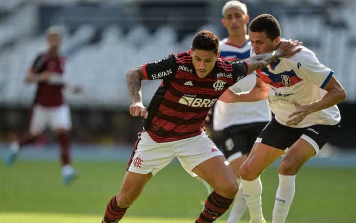 Flamengo vê caso Pedro superado e festeja atacante em sua melhor forma física