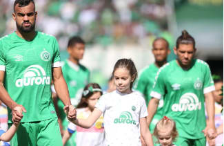 Fabrício Bruno fica de stand by e aguarda definição na zaga do Cruzeiro para saber se será aproveitado