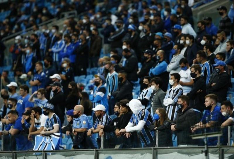 Grêmio lança nova camisa em homenagem aos cantos da torcida